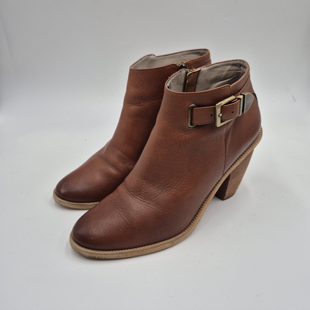 Hinge-Cognac Bootie